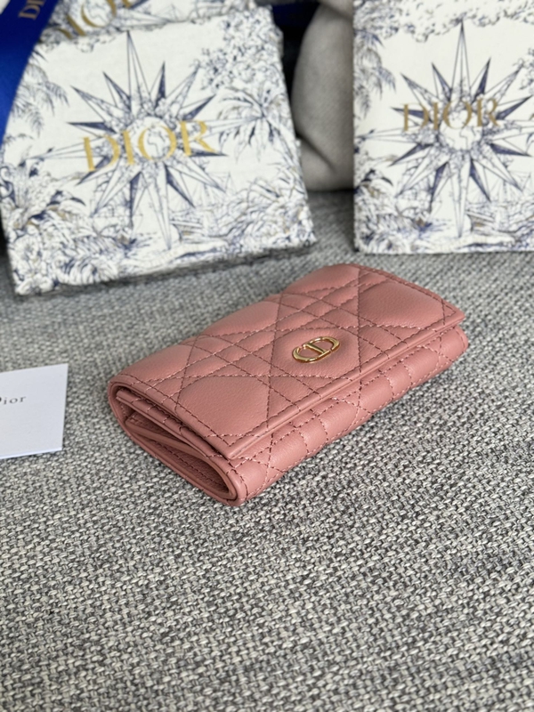ディオール財布全体デザイン